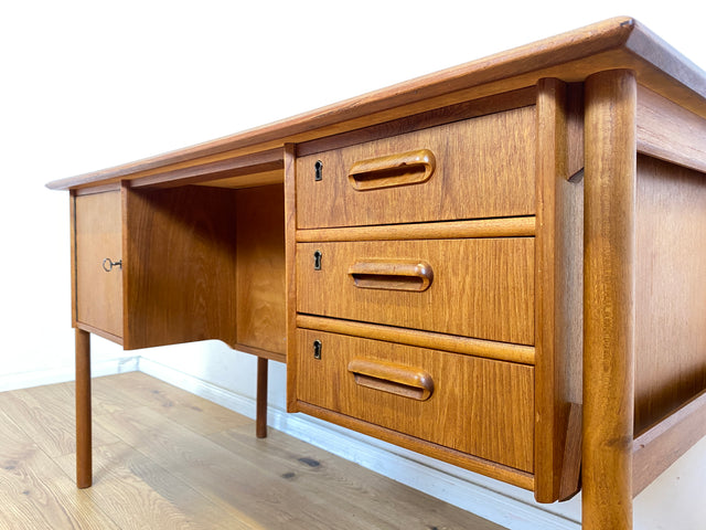 WMK Stilvoller und sehr gut erhaltener skandinavischer Schreibtisch in Teakholz , freistehend mit Regal und Fach an der Rückseite # Arbeitstisch Bürotisch Desk Danisch Design Mid-Century Vintage Teak