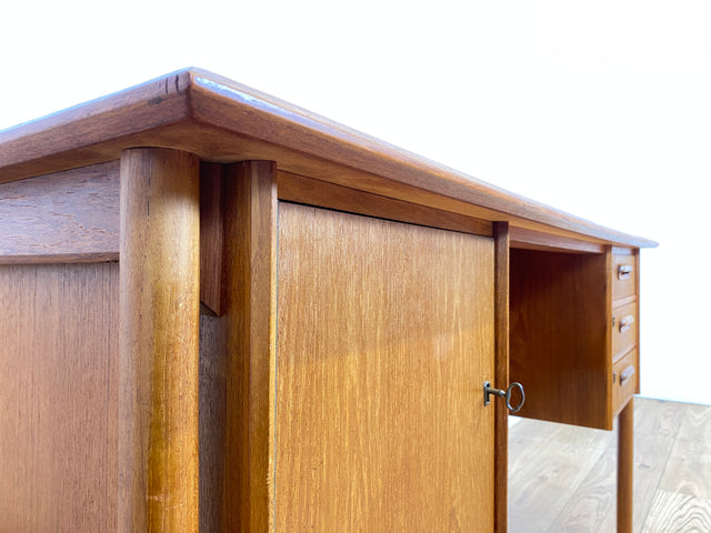 WMK Stilvoller und sehr gut erhaltener skandinavischer Schreibtisch in Teakholz , freistehend mit Regal und Fach an der Rückseite # Arbeitstisch Bürotisch Desk Danisch Design Mid-Century Vintage Teak