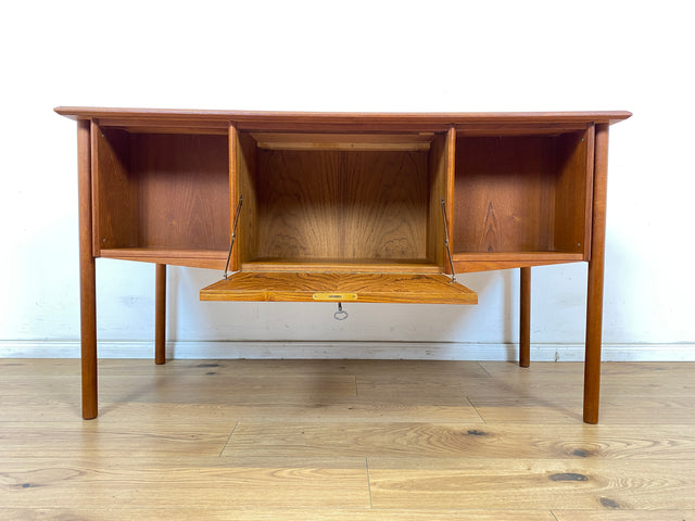 WMK Stilvoller und sehr gut erhaltener skandinavischer Schreibtisch in Teakholz , freistehend mit Regal und Fach an der Rückseite # Arbeitstisch Bürotisch Desk Danisch Design Mid-Century Vintage Teak