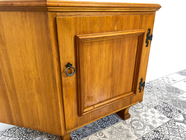 WMK Platzsparende und gut erhaltene 60er Jahre Eckkommode in schönem warmen Holzton # Kommode TV-Board Eckschrank Ecke Eckvitrine Eckregal Schrank Wäschekommode Vintage # Lieferung möglich