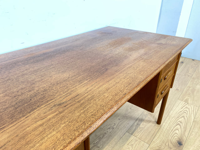 WMK Stilvoller und sehr gut erhaltener skandinavischer Schreibtisch in Teakholz , freistehend mit Regal und Fach an der Rückseite # Arbeitstisch Bürotisch Desk Danisch Design Mid-Century Vintage Teak