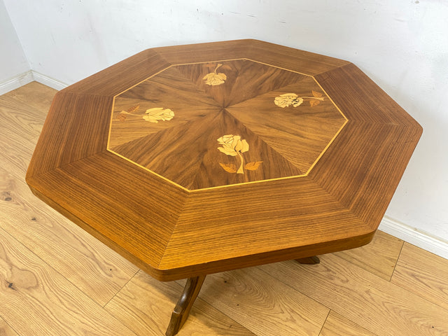 WMK Sehr hübscher und gut erhaltener achteckiger Vintage Couchtisch mit floralen Intarsien und säulenartigen Tischbein # Wohnzimmertisch Beistelltisch Sofatisch Teetisch Coffee Table Stilmöbel Retro