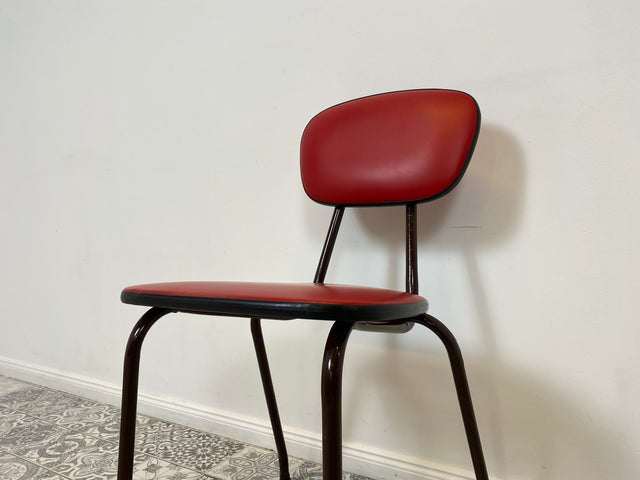 WMK Retro pur! Set aus 4 formschönen & gut erhaltenen dänischen Mid-Century Küchenstühlen mit roter Kunstlederpolsterung # Stühle Esszimmerstühle Metallstühle Dininig chairs Space Age Vintage DDR