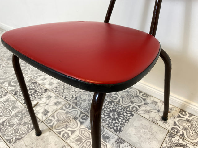 WMK Retro pur! Set aus 4 formschönen & gut erhaltenen dänischen Mid-Century Küchenstühlen mit roter Kunstlederpolsterung # Stühle Esszimmerstühle Metallstühle Dininig chairs Space Age Vintage DDR