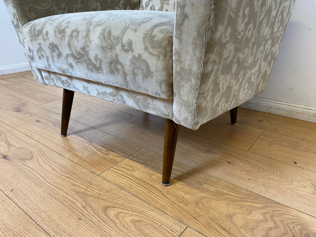 WMK Stilvoller und gut erhaltener Mid-Century Sessel mit Originalbezug und edlem Holzgestell