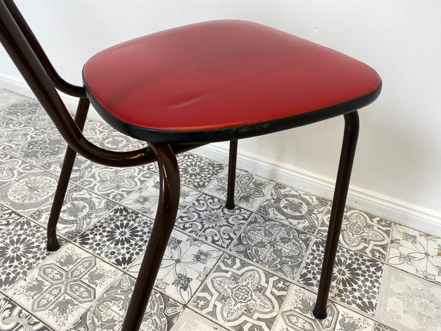 WMK Retro pur! Set aus 4 formschönen & gut erhaltenen dänischen Mid-Century Küchenstühlen mit roter Kunstlederpolsterung # Stühle Esszimmerstühle Metallstühle Dininig chairs Space Age Vintage DDR