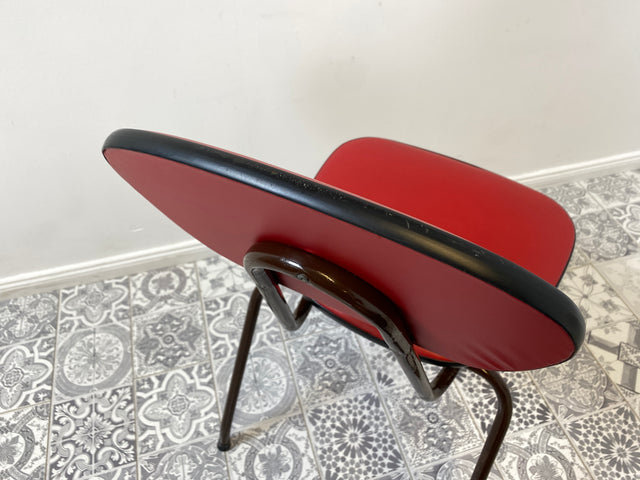 WMK Retro pur! Set aus 4 formschönen & gut erhaltenen dänischen Mid-Century Küchenstühlen mit roter Kunstlederpolsterung # Stühle Esszimmerstühle Metallstühle Dininig chairs Space Age Vintage DDR