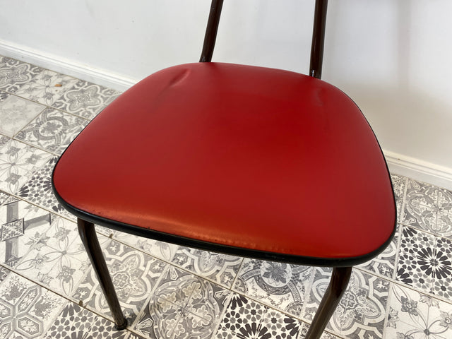 WMK Retro pur! Set aus 4 formschönen & gut erhaltenen dänischen Mid-Century Küchenstühlen mit roter Kunstlederpolsterung # Stühle Esszimmerstühle Metallstühle Dininig chairs Space Age Vintage DDR