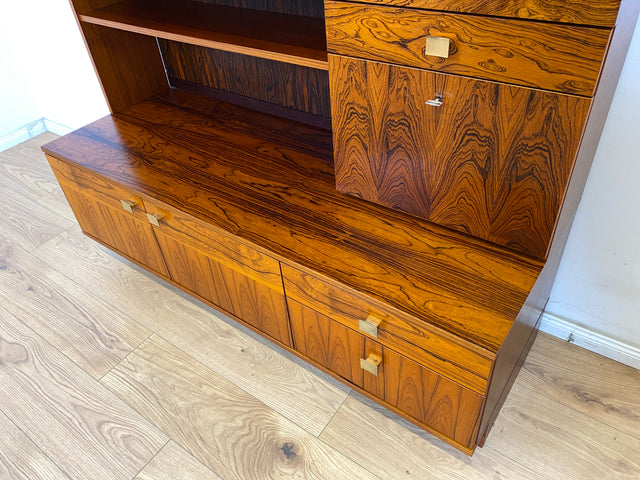 WMK Hochwertiger und sehr gut erhaltener skandinavische Bücherschrank in Palisander mit Vitrine & edlen Messinggriffen # Regal Bücherregal Wohnzimmerschrank Highboard Sideboard Rosewood Vintage Design