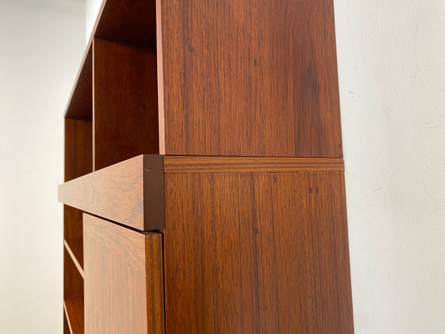 WMK Hochwertiger und sehr gut erhaltener skandinavische Bücherschrank in Palisander mit Vitrine & edlen Messinggriffen # Regal Bücherregal Wohnzimmerschrank Highboard Sideboard Rosewood Vintage Design