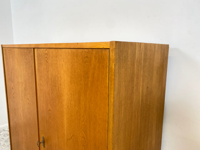 WMK Stilvoller jedoch etwas abgerockter Mid-Century Wäscheschrank 602/B aus 1961 in Senesche , ein Original von Franz Ehrlich für VEB Hellerau # Schrank Highboard Sideboard Kommode DDR 60er Vintage