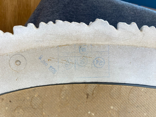 WMK I Versand möglich I Sehr schöner weißer ovaler 70er Jahre Spiegel im Barock Stil mit floralem Kunststoff Spiegelrahmen I Wandspiegel Flurspiegel Mirror Rokoko Vintage I Berlin Dresden Stuttgart