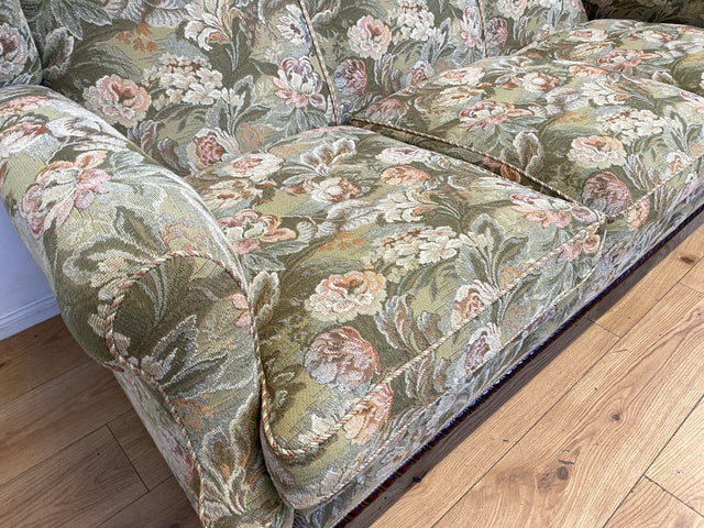 Wunderschönes skandinavisches antikes Sofa mit handverzierten Löwen Tatzen, grandiosem floralem Bezug und Federfüllung I Couch Liege Wohnzimmer Barock Rokoko Vintage I