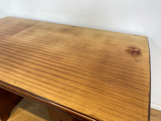 WMK Imposanter freistellender 50er Jahre Schreibtisch aus vollem Holz im englischen Stil mit 7 Schubladen & Messingbeschlägen # Desk Arbeitstisch Cheftisch Sekretär Regency Vintage Kolonial Jugendstil