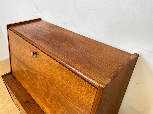 WMK I Stilvoller skandinavischer Mid-century Sekretär in Teakholz mit ausklappbarem Spiegel I Schminkkommode Schminktisch Schreibtisch Schreibkommode Kommode Danish Design Vintage Berlin Nürnberg Köln