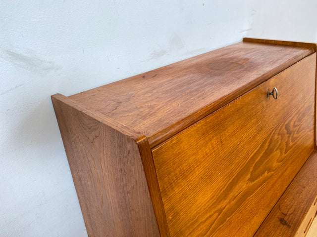 WMK I Stilvoller skandinavischer Mid-century Sekretär in Teakholz mit ausklappbarem Spiegel I Schminkkommode Schminktisch Schreibtisch Schreibkommode Kommode Danish Design Vintage Berlin Nürnberg Köln