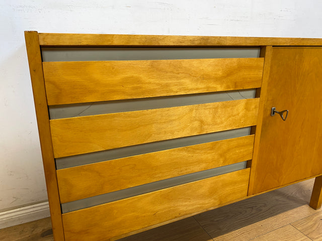 WMK Stilvolle und sehr gut erhaltene Kommode 794/9 aus 1961 von VEB Hellerau mit Schubladen # Sideboard Designerkommode Lowboard TV-Lowboard TV-Bank Wäschekommode Schuhschrank Vintage Mid-Century DDR