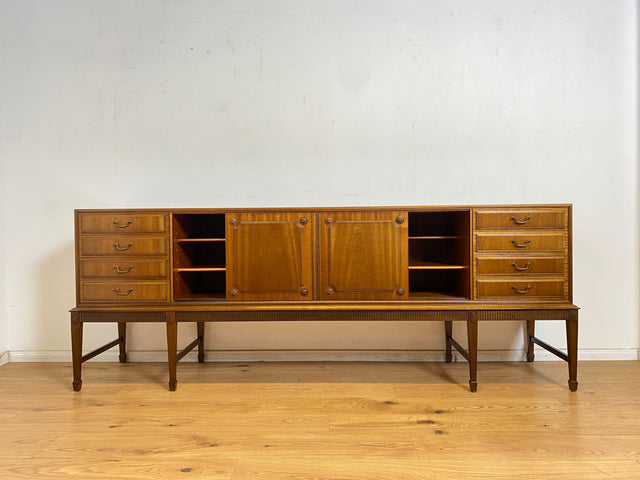 WMK Hochwertiges und sehr gut erhaltenes 230cm langes dänisches Stilmöbel Sideboard im antikem Stil mit Schubladen und Schiebetüren # Anrichte Büfett Buffett Schrank TV-Lowboard Kommode Vintage 70er