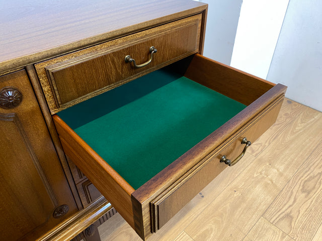 WMK Hochwertiges und sehr gut erhaltenes 230cm langes dänisches Stilmöbel Sideboard im antikem Stil mit Schubladen und Schiebetüren # Anrichte Büfett Buffett Schrank TV-Lowboard Kommode Vintage 70er