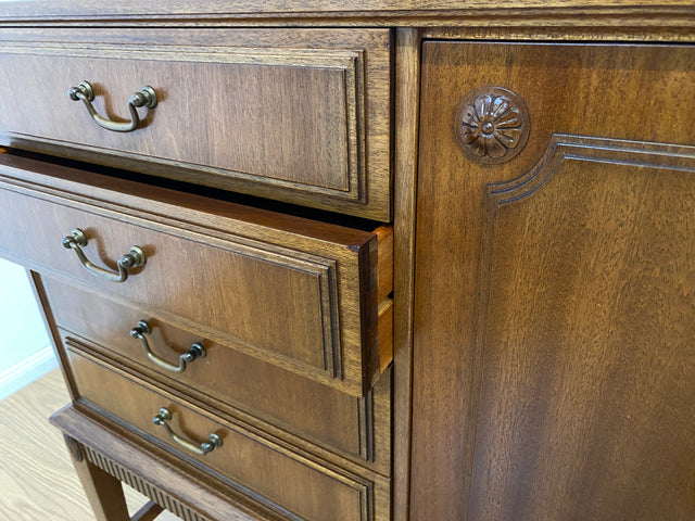 WMK Hochwertiges und sehr gut erhaltenes 230cm langes dänisches Stilmöbel Sideboard im antikem Stil mit Schubladen und Schiebetüren # Anrichte Büfett Buffett Schrank TV-Lowboard Kommode Vintage 70er