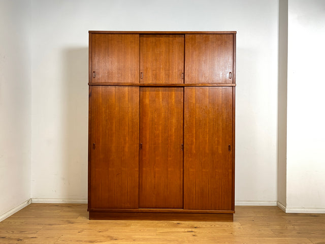 WMK Stilvoller & geräumiger großer skandinavischer Kleiderschrank in Teakholz mit Schiebetüren & Aufsatz # Schrank Wäscheschrank Schlafzimmerschrank Wardrobe Danish Design Mid-Century Vintage Teak