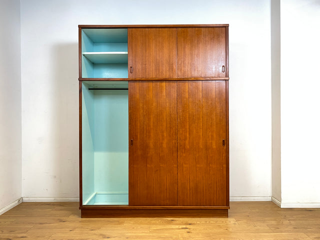 WMK Stilvoller & geräumiger großer skandinavischer Kleiderschrank in Teakholz mit Schiebetüren & Aufsatz # Schrank Wäscheschrank Schlafzimmerschrank Wardrobe Danish Design Mid-Century Vintage Teak