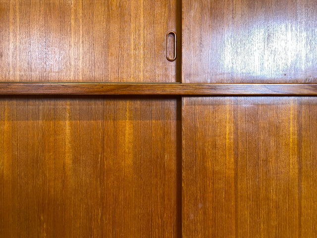 WMK Stilvoller & geräumiger großer skandinavischer Kleiderschrank in Teakholz mit Schiebetüren & Aufsatz # Schrank Wäscheschrank Schlafzimmerschrank Wardrobe Danish Design Mid-Century Vintage Teak