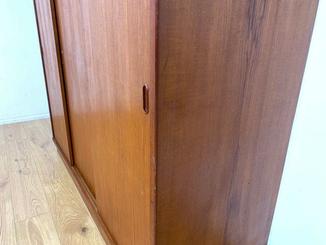 WMK Stilvoller & geräumiger großer skandinavischer Kleiderschrank in Teakholz mit Schiebetüren & Aufsatz # Schrank Wäscheschrank Schlafzimmerschrank Wardrobe Danish Design Mid-Century Vintage Teak