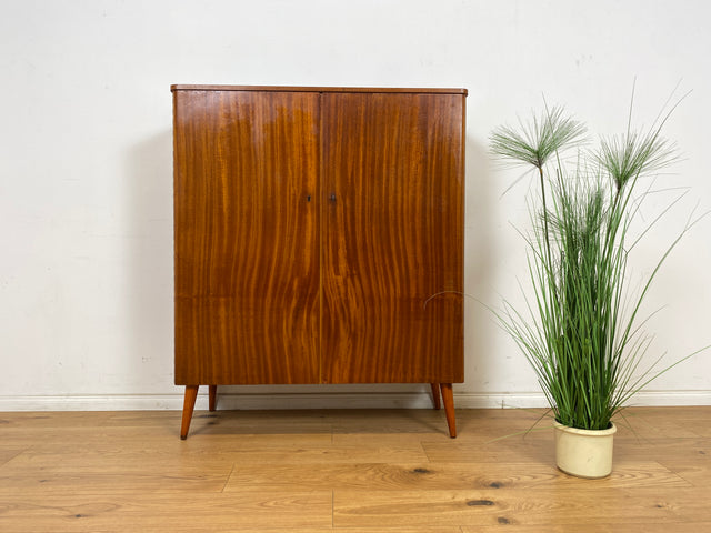 WMK Stilvoller, hochwertiger und gut erhaltener skandinavischer Wäscheschrank aus vollem Holz mit Schubladen # Schrank Kleiderschrank Highboard Kommode Wäschekommode Sideboard Mid-Century Vintage 50er