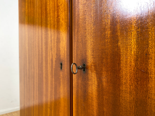 WMK Stilvoller, hochwertiger und gut erhaltener skandinavischer Wäscheschrank aus vollem Holz mit Schubladen # Schrank Kleiderschrank Highboard Kommode Wäschekommode Sideboard Mid-Century Vintage 50er