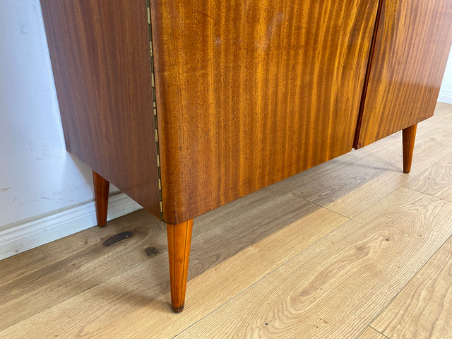 WMK Stilvoller, hochwertiger und gut erhaltener skandinavischer Wäscheschrank aus vollem Holz mit Schubladen # Schrank Kleiderschrank Highboard Kommode Wäschekommode Sideboard Mid-Century Vintage 50er