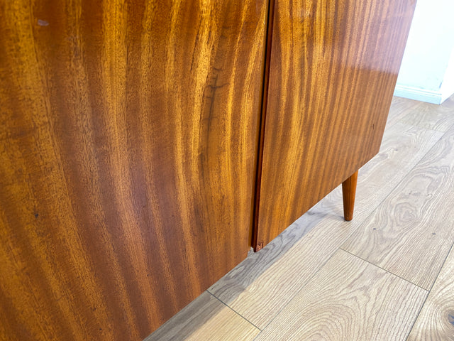 WMK Stilvoller, hochwertiger und gut erhaltener skandinavischer Wäscheschrank aus vollem Holz mit Schubladen # Schrank Kleiderschrank Highboard Kommode Wäschekommode Sideboard Mid-Century Vintage 50er