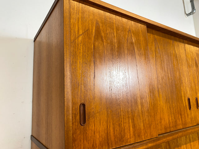 WMK Eleganter & gut erhaltener großer skandinavischer Kleiderschrank in Teakholz mit Schiebetüren & Aufsatz # Schrank Schlafzimmerschrank Wäscheschrank Wardrobe Danish Design Mid-Century Vintage Teak