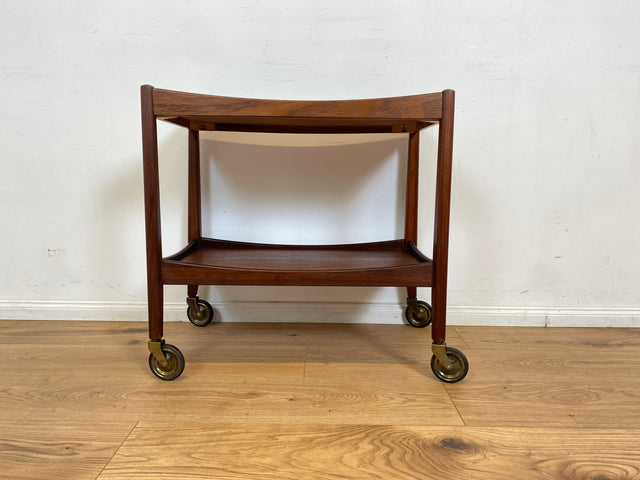 WMK Besonders schöner und sehr gut erhaltener skandinavischer Servierwagen aus Teakholz und auf hübschen Rollen # Teewagen Serviertisch Beistelltisch Barwagen Couchtisch Vintage Danish Design Vintage