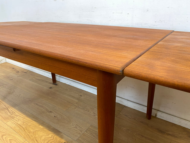 WMK Stilvoller und gut erhaltener ausziehbarer skandinavischer Esstisch aus 1960er Jahren in Teakholz # Tisch Esszimmertisch Dining table Küchentisch Holztisch Mid-Century Vintage Danish Design 60er