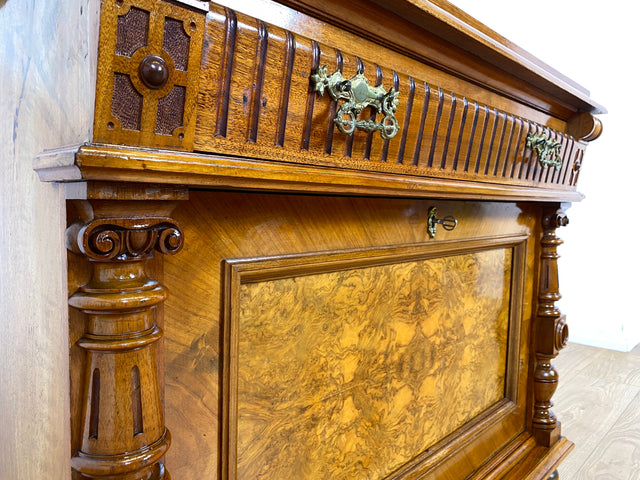 WMK Vornehme und sehr gut erhaltene nordeuropäische antike Kommode, Vollholz in Nussbaum, mit Schublade und edlen Messingbeschlägen # Schrank Anrichte Flurkommode Neorenaissance Biedermeier Vintage