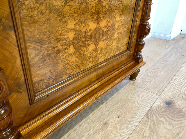 WMK Vornehme und sehr gut erhaltene nordeuropäische antike Kommode, Vollholz in Nussbaum, mit Schublade und edlen Messingbeschlägen # Schrank Anrichte Flurkommode Neorenaissance Biedermeier Vintage