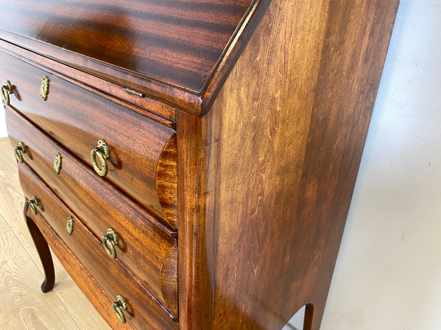 WMK Edler schwedischer 50er Jahre Sekretär im antikem Stil aus vollem Holz mit fester Schreibplatte und edlen Messingbeschlägen # Schreibschrank Schreibtisch Lady Desk Chippendale Stilmöbel Vintage