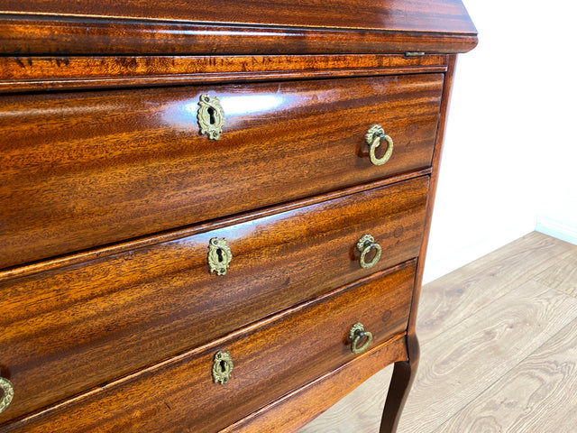 WMK Edler schwedischer 50er Jahre Sekretär im antikem Stil aus vollem Holz mit fester Schreibplatte und edlen Messingbeschlägen # Schreibschrank Schreibtisch Lady Desk Chippendale Stilmöbel Vintage