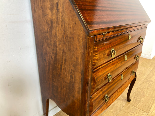 WMK Edler schwedischer 50er Jahre Sekretär im antikem Stil aus vollem Holz mit fester Schreibplatte und edlen Messingbeschlägen # Schreibschrank Schreibtisch Lady Desk Chippendale Stilmöbel Vintage