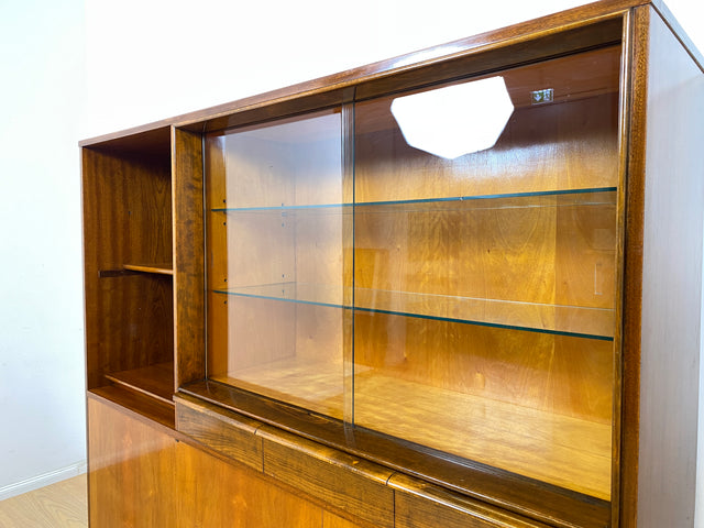 WMK Hochwertiger und gut erhaltener tschechischer 50er Jahre Wohnzimmerschrank aus vollem Holz mit Vitrine und Regalfach # Schrank Vitrinenschrank Sideboard Geschirrschrank Mid-Century Vintage 60er