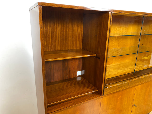 WMK Hochwertiger und gut erhaltener tschechischer 50er Jahre Wohnzimmerschrank aus vollem Holz mit Vitrine und Regalfach # Schrank Vitrinenschrank Sideboard Geschirrschrank Mid-Century Vintage 60er