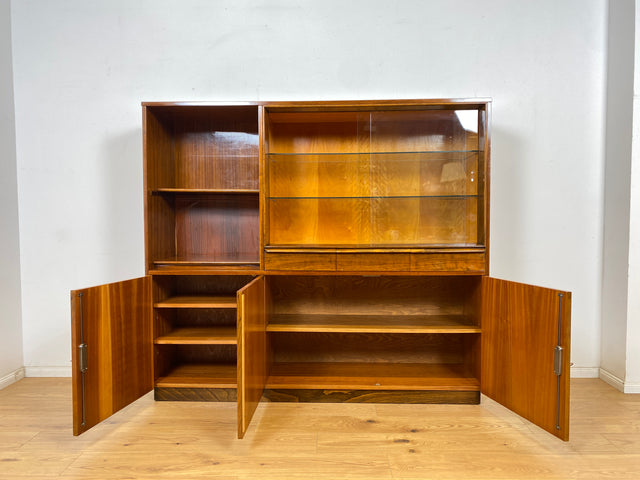 WMK Hochwertiger und gut erhaltener tschechischer 50er Jahre Wohnzimmerschrank aus vollem Holz mit Vitrine und Regalfach # Schrank Vitrinenschrank Sideboard Geschirrschrank Mid-Century Vintage 60er