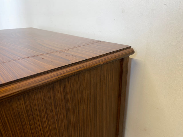 WMK Sehr schönes und geräumiges skandinavisches Highboard aus vollem Holz mit Bierlasur , Schubladen & Messinggriffen # Schrank Kommode Schubladenkommode Wäschekommode Sideboard Mid-Century Vintage