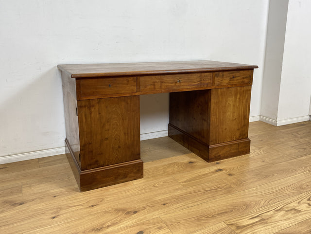 WMK Stylish and well-preserved large antique desk made of solid wood with 9 drawers # Work table, executive desk, office table, gentleman's room, Art Deco, Bauhaus, Vintage # Shipping possible