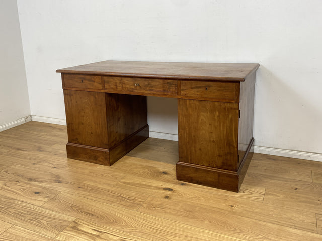 WMK Stylish and well-preserved large antique desk made of solid wood with 9 drawers # Work table, executive desk, office table, gentleman's room, Art Deco, Bauhaus, Vintage # Shipping possible