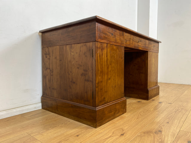 WMK Stilvoller und gut erhaltener großer antiker Schreibtisch aus vollem Holz mit 9 Schubladen # Arbeitstisch Chefschreibtisch Desk Bürotisch Herrenzimmer Art Deco Bauhaus Vintage # Versand möglich