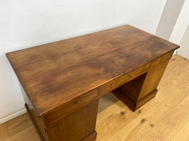 WMK Stilvoller und gut erhaltener großer antiker Schreibtisch aus vollem Holz mit 9 Schubladen # Arbeitstisch Chefschreibtisch Desk Bürotisch Herrenzimmer Art Deco Bauhaus Vintage # Versand möglich