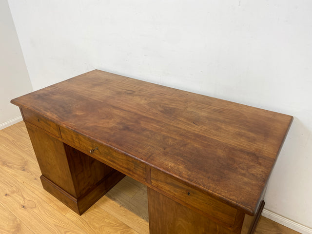 WMK Stylish and well-preserved large antique desk made of solid wood with 9 drawers # Work table, executive desk, office table, gentleman's room, Art Deco, Bauhaus, Vintage # Shipping possible