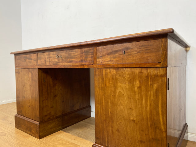 WMK Stylish and well-preserved large antique desk made of solid wood with 9 drawers # Work table, executive desk, office table, gentleman's room, Art Deco, Bauhaus, Vintage # Shipping possible